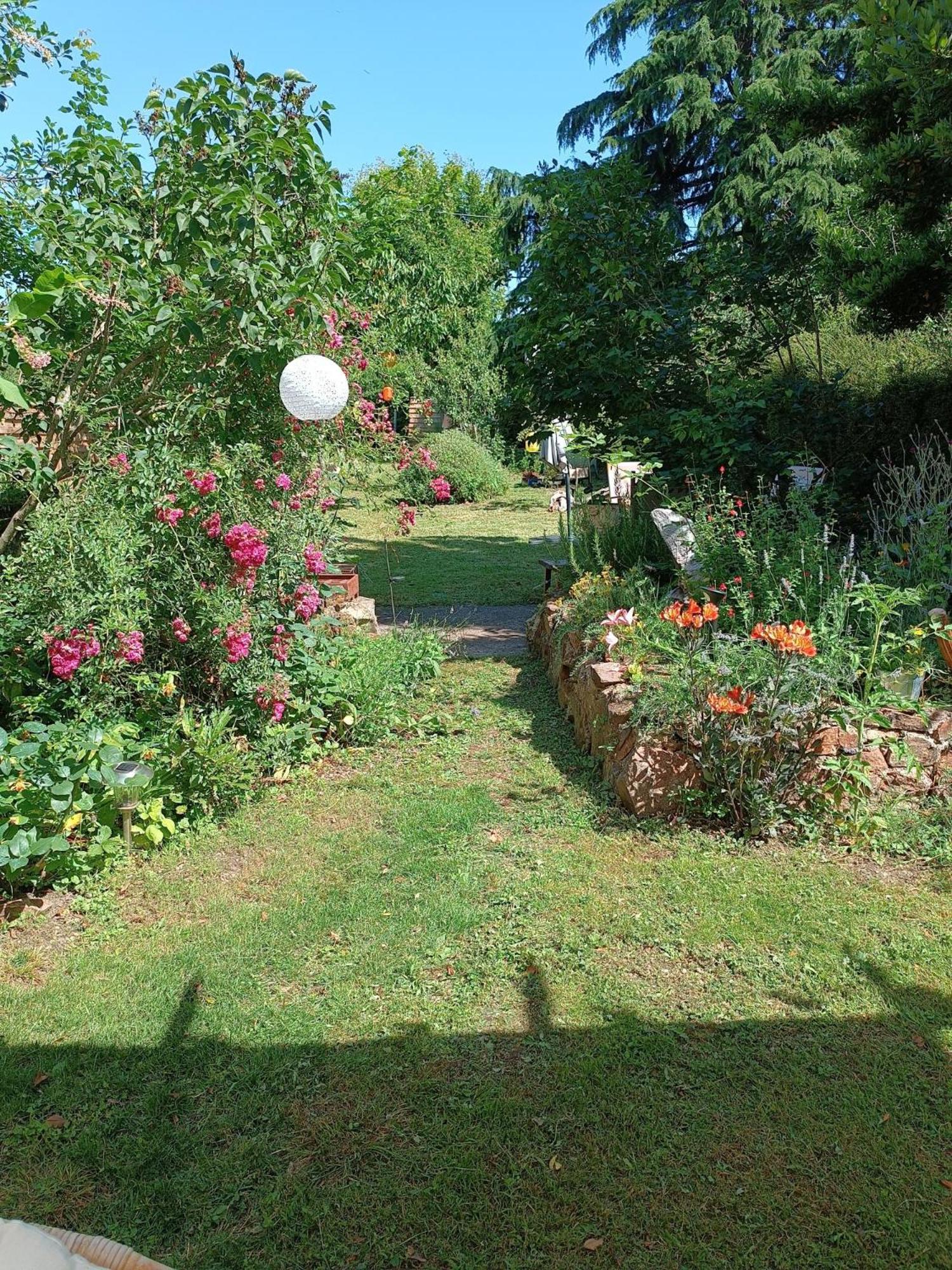 Hôtel La Voie Du Viaur à Tanus Extérieur photo